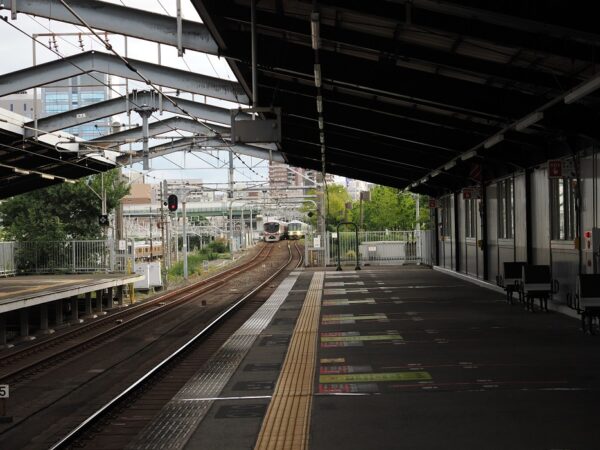 大阪城公園駅，列車
