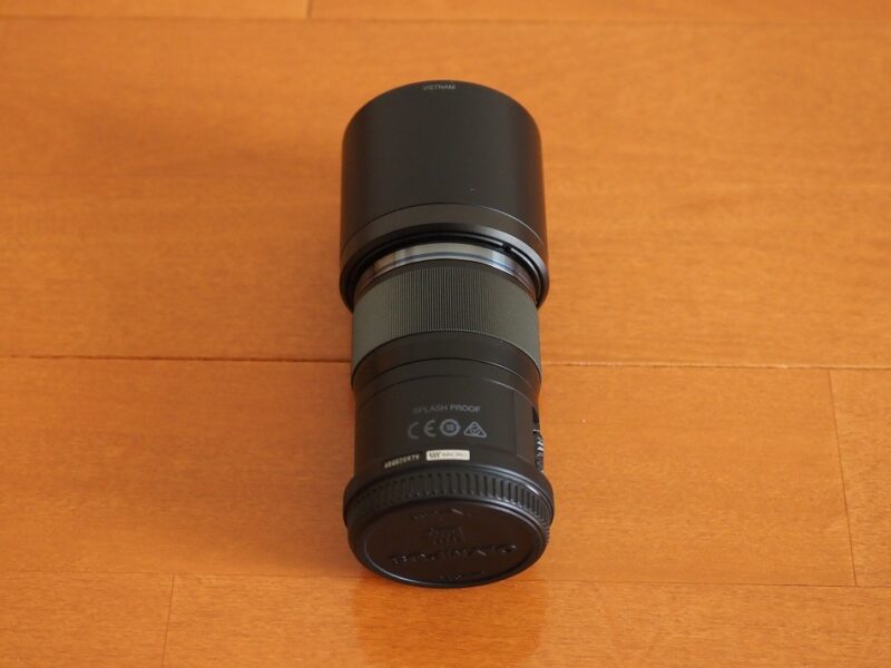 M.ZUIKO DIGITAL ED 60mm F2.8 Macroにレンズフード装着